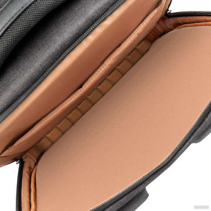 RivaCase ECO nahrbtnik za prenosnike do 17.3", črn-PRIROCEN.SI